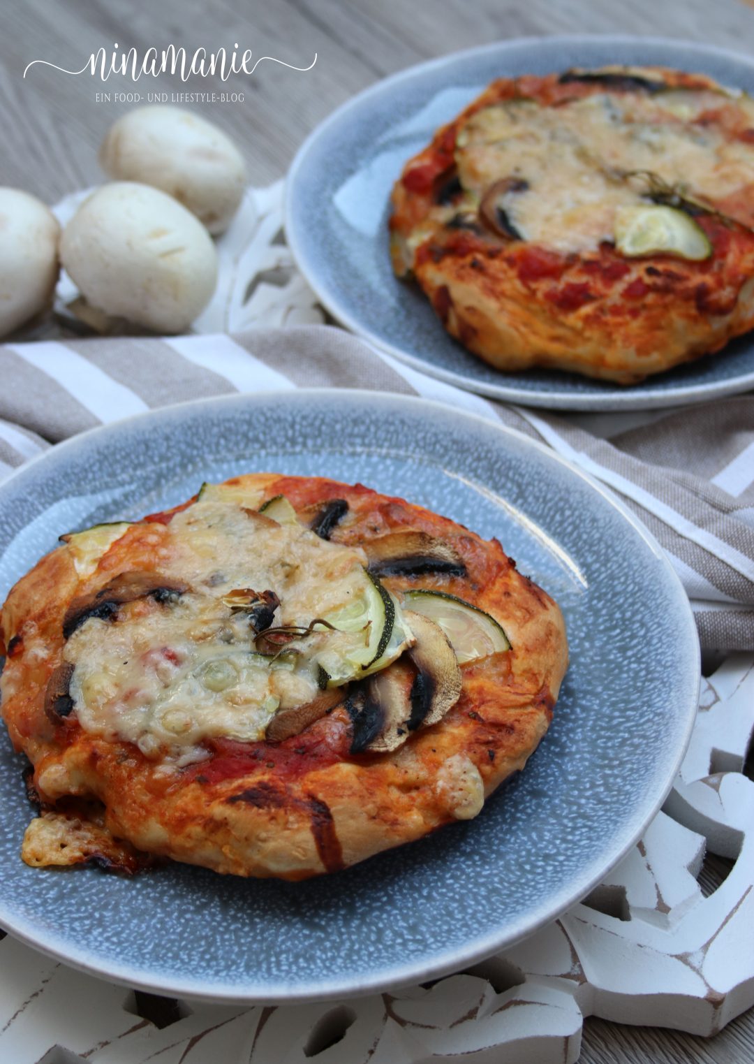 Homemade Mini-Pizzas mit Champignons und Zucchini - Ninamanie