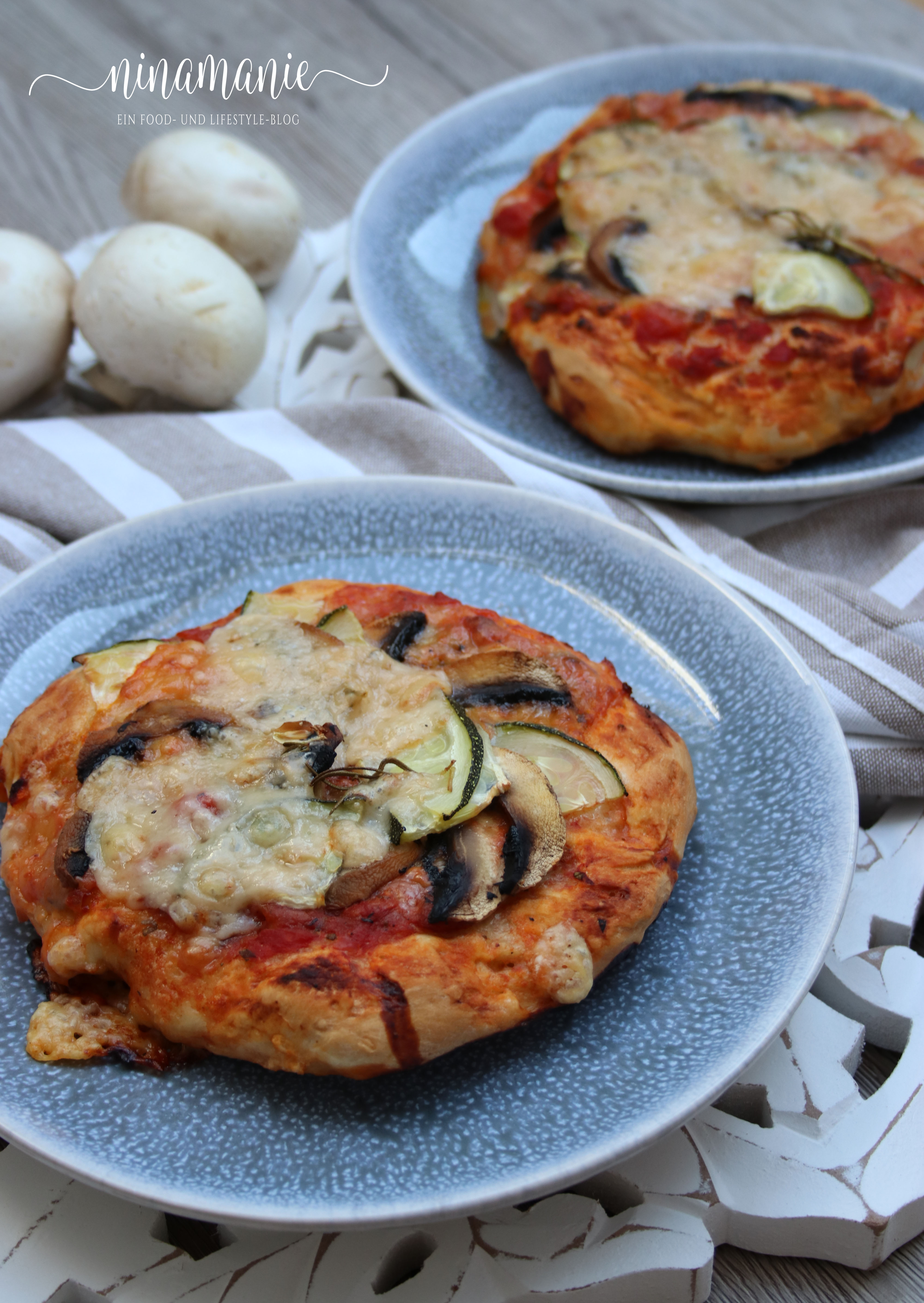 Homemade Mini-Pizzas mit Champignons und Zucchini - Ninamanie