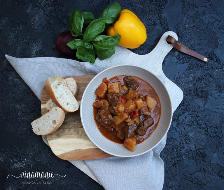 Aromatisches Kartoffel-Paprika-Gulasch - Ninamanie Aromatisches Kartoffel-Paprika-Gulasch - Ninamanie