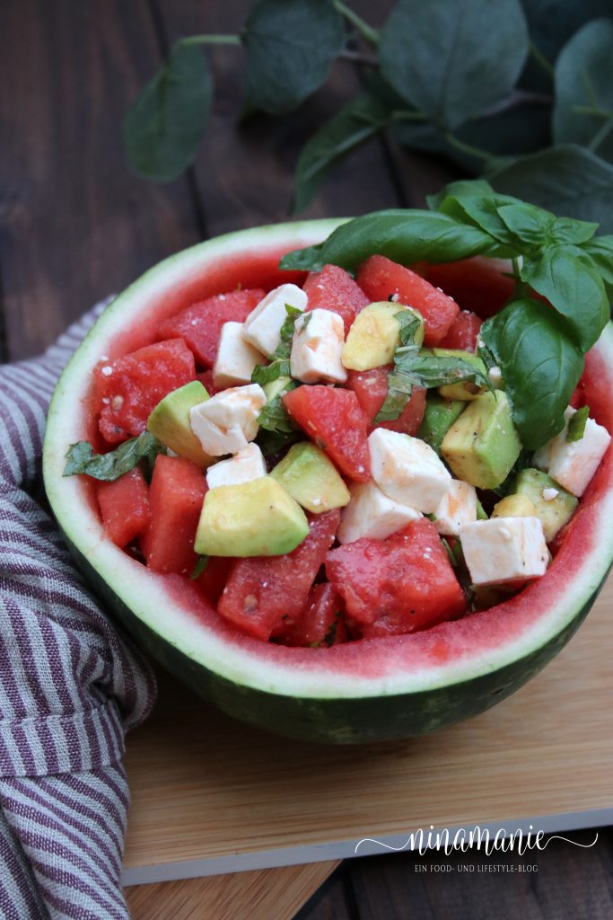 Salat mit Feta, Avocado und Wassermelone