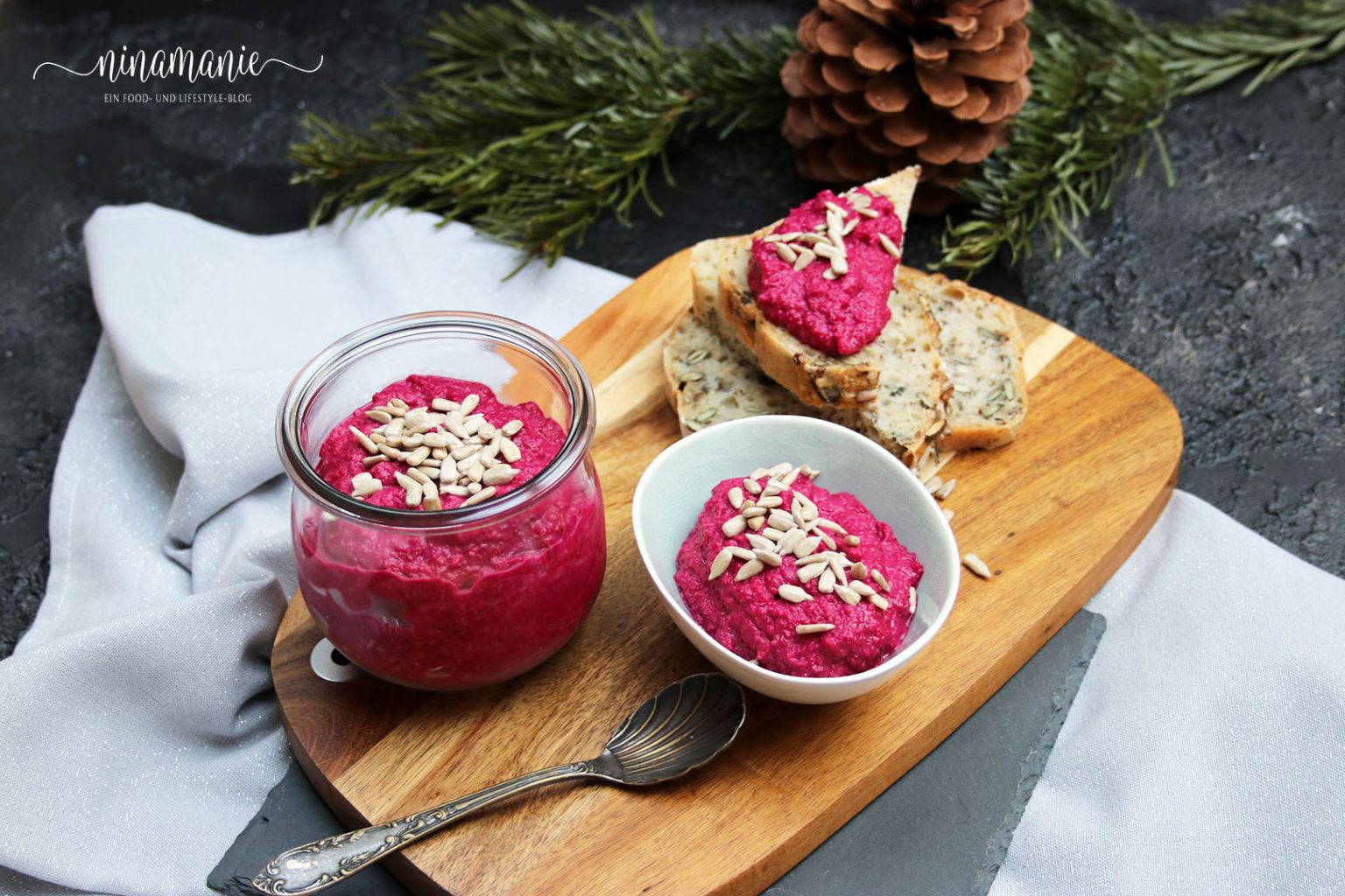 Rote-Beete-Aufstrich mit Ziegenfrischkäse und Meerrettich - Ninamanie Rote-Beete-Aufstrich mit Ziegenfrischkäse und Meerrettich - Ninamanie