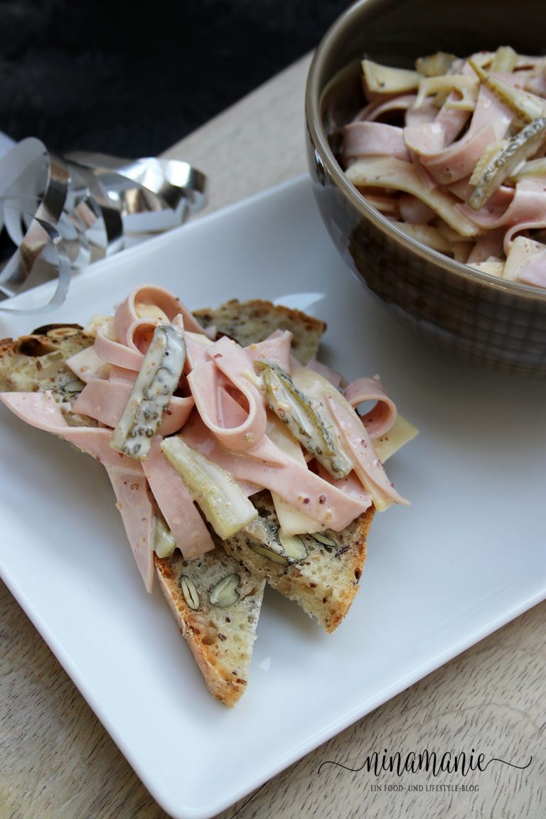 Wurstsalat mit Käse und Gürkchen- gegen den Neujahrskater - Ninamanie Wurstsalat mit Käse und Gürkchen- gegen den Neujahrskater - Ninamanie