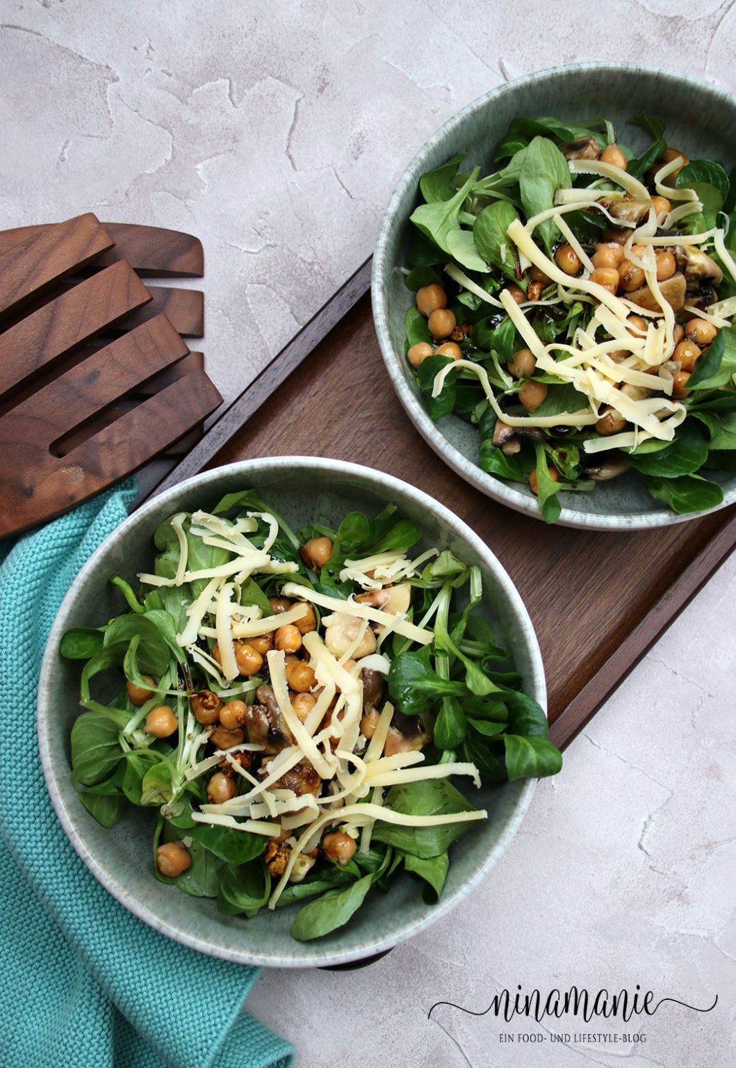 Feldsalat mit Kichererbsen und Champignons - Ninamanie Feldsalat mit Kichererbsen und Champignons - Ninamanie