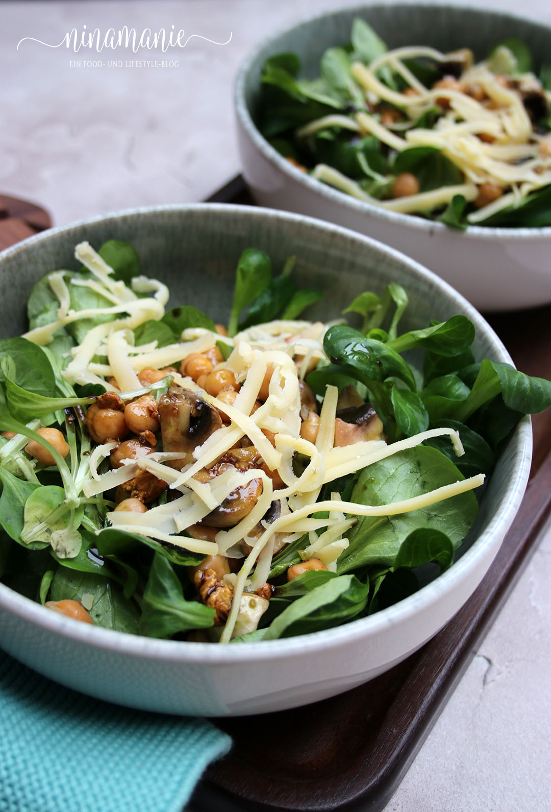 Feldsalat mit Kichererbsen und Champignons - Ninamanie
