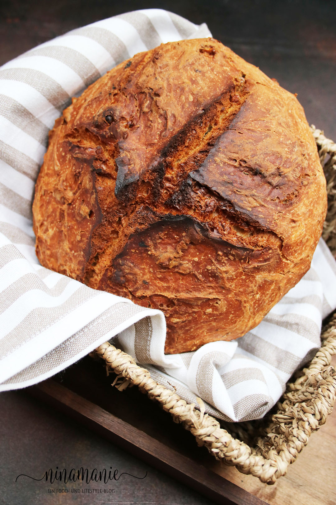 Walnussbrot mit Dinkelmehl, leckeres Brot aus dem Topf - Ninamanie