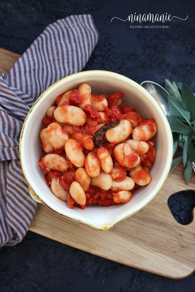 Fagioli all'Uccelletto - leckere weiße Bohnen in Tomatensoße