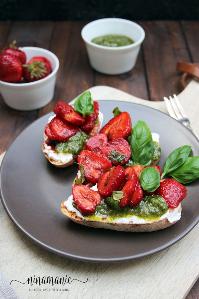 Balsamico-Erdbeeren auf Crostini