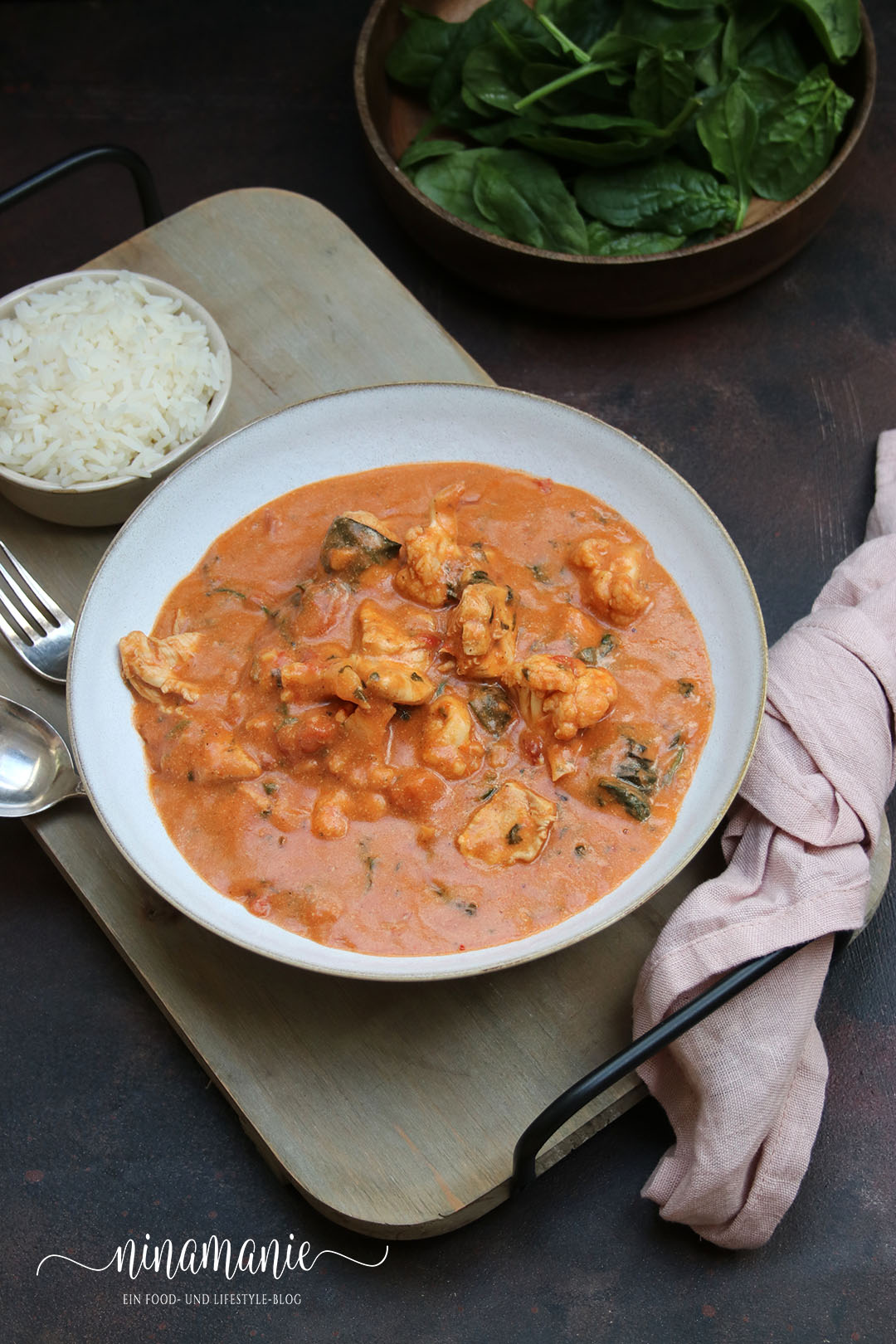 Chicken Tikka Masala mit Blumenkohl und Spinat - Ninamanie Chicken Tikka Masala mit Blumenkohl und Spinat - Ninamanie