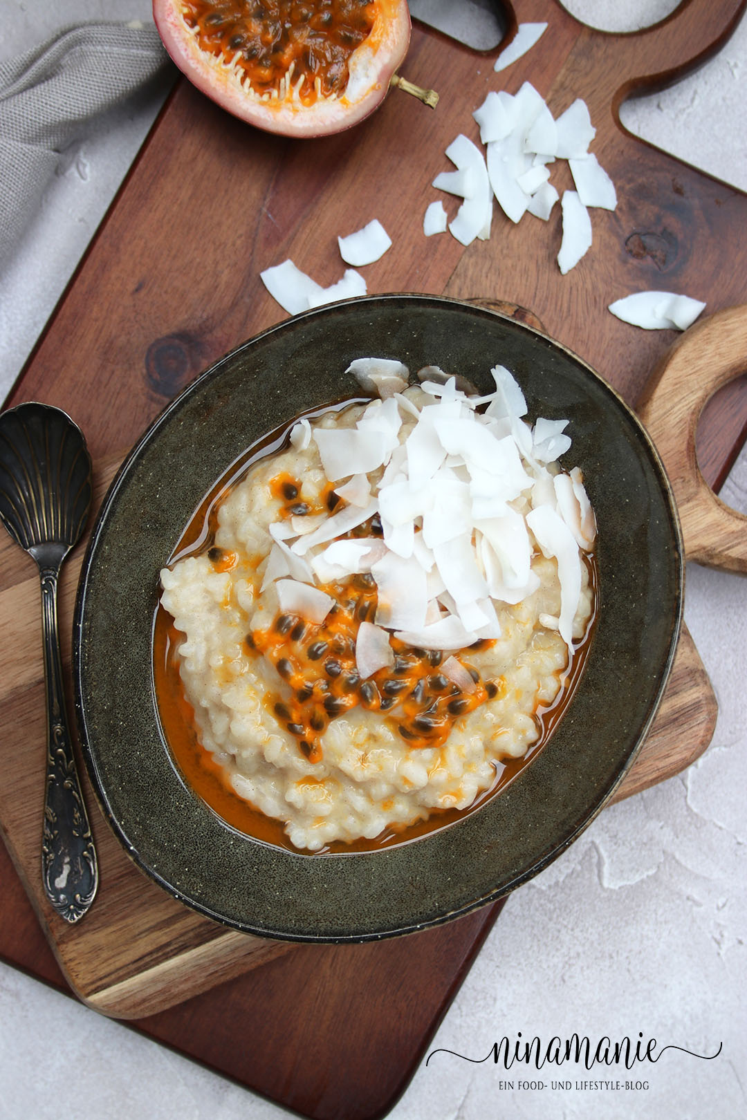 Milchreis mit Passionsfrucht und Kokoschips