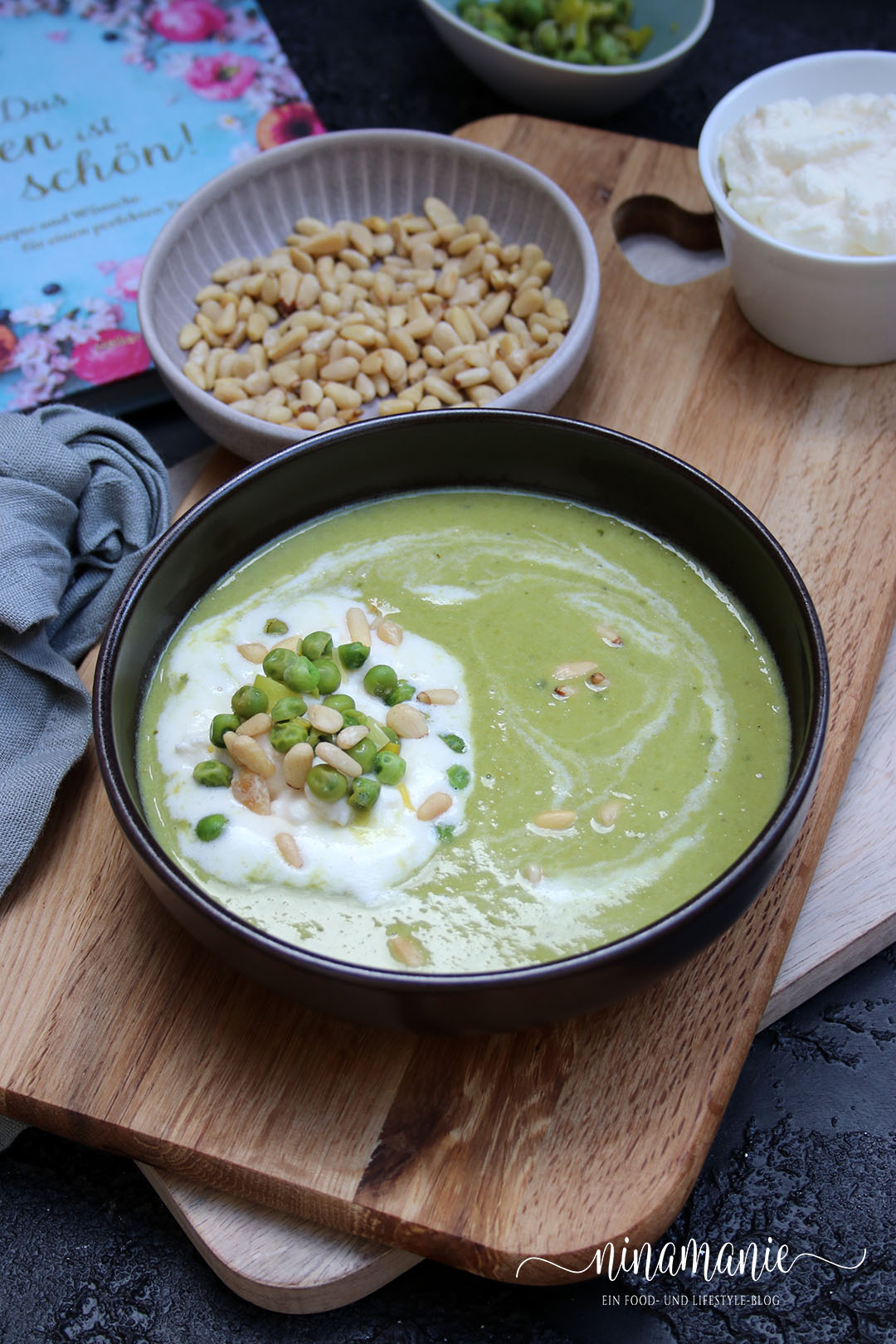 Erbsen-Minz-Suppe mit Pinienkernen
