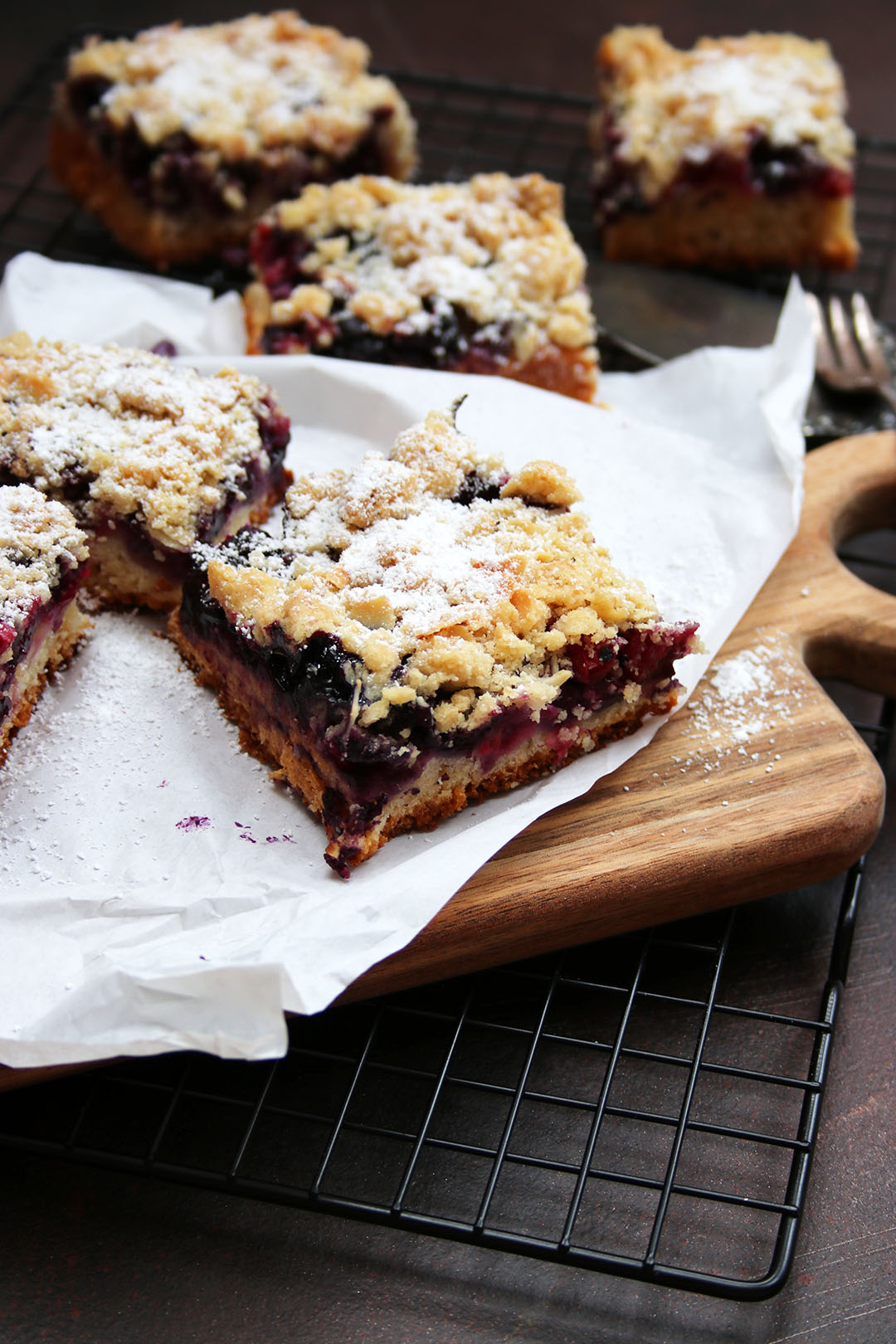 Johannisbeer-Blaubeer-Streuselkuchen