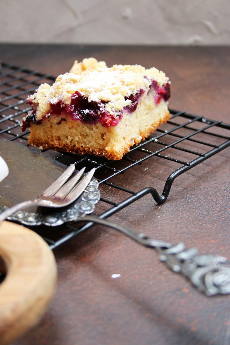 Johannisbeer-Blaubeer-Streuselkuchen - Ninamanie