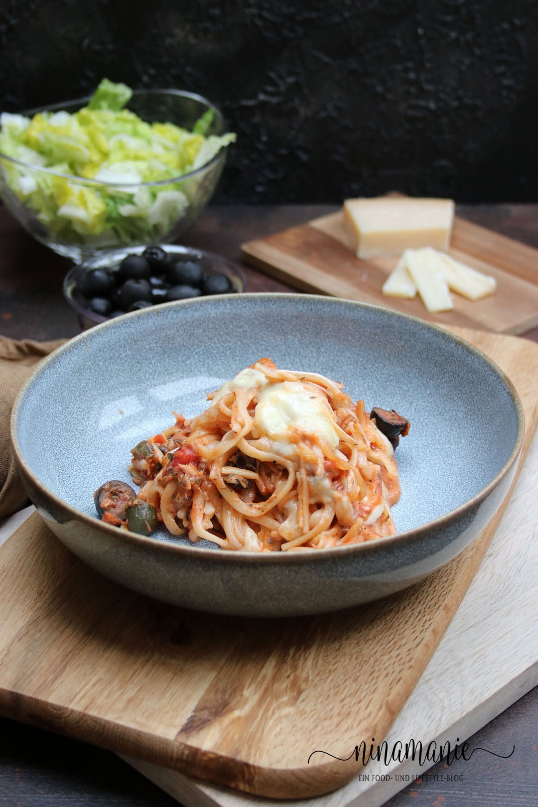 Oven-Baked-Spaghetti mit Tomaten-Thunfisch-Soße - Ninamanie