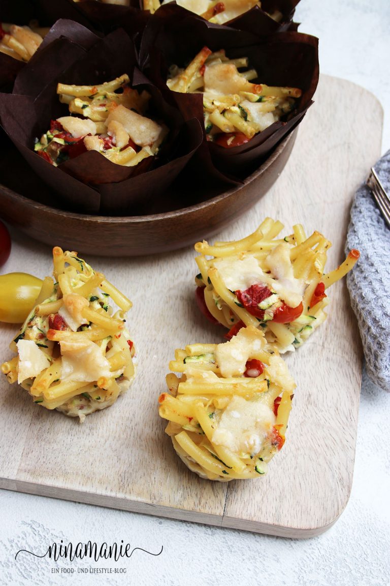 Pasta-Muffins mit Zucchini und getrockneten Tomaten - Ninamanie