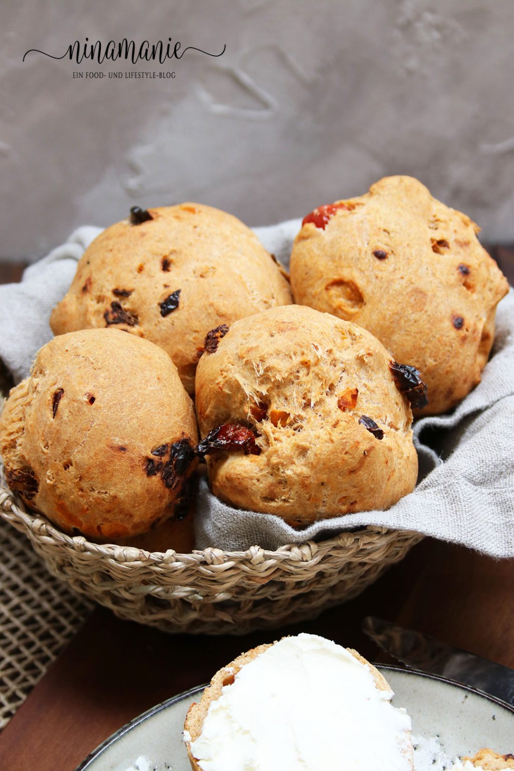 Tomatenbrötchen - Ninamanie Tomatenbrötchen - Ninamanie