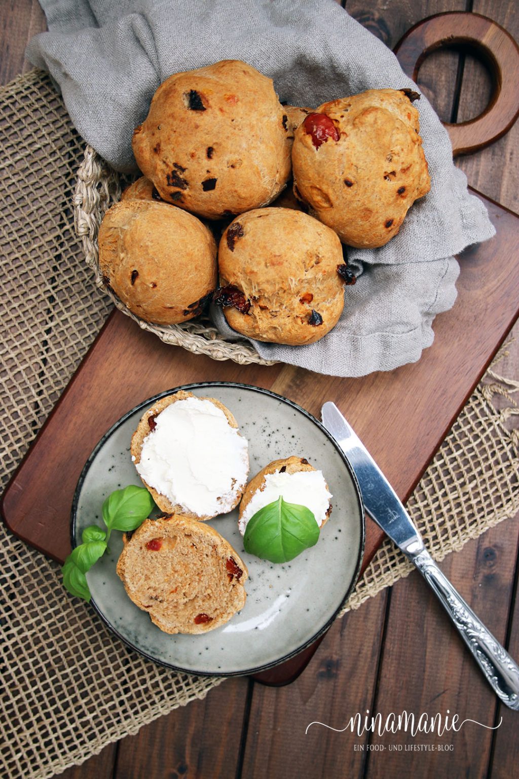 Tomatenbrötchen - Ninamanie Tomatenbrötchen - Ninamanie