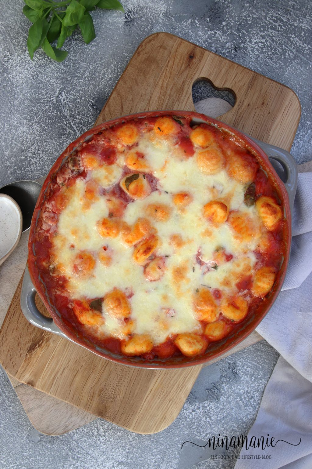 Gnocchi-Tomaten-Mozzarella-Auflauf - Ninamanie