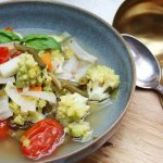 Gemüsesuppe mit Parmesan und Bohnen