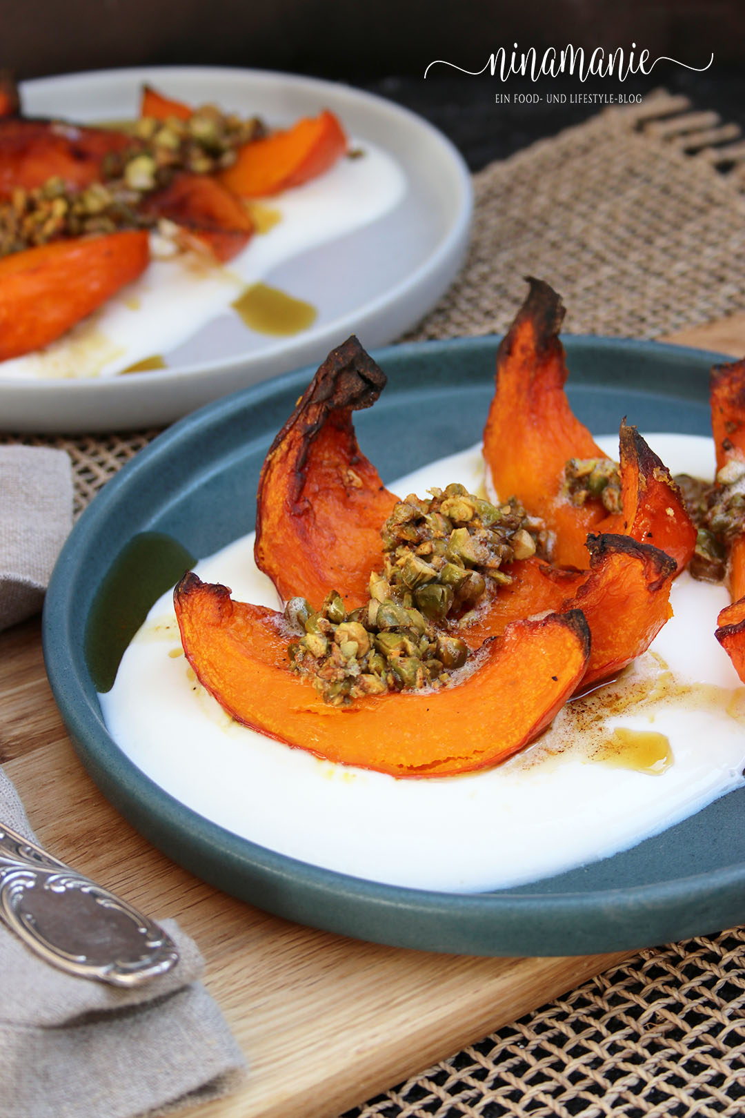 Gerösteter Kürbis mit Joghurt und gewürzten, gebutterten Pistazien