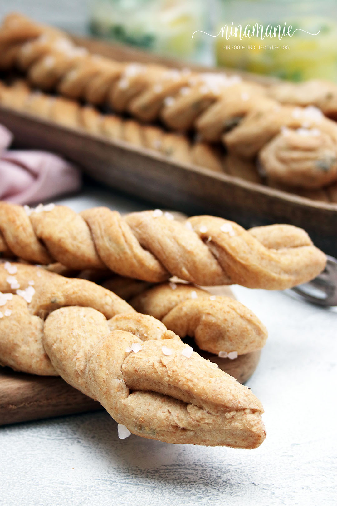 Hefe-Salzstangen - herzhafte Hefezöpfe - Ninamanie