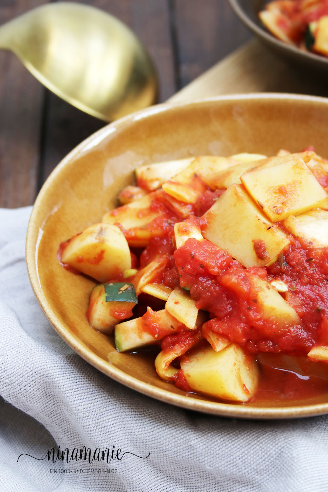 Bohnen-Eintopf mit Kartoffeln und Zucchini