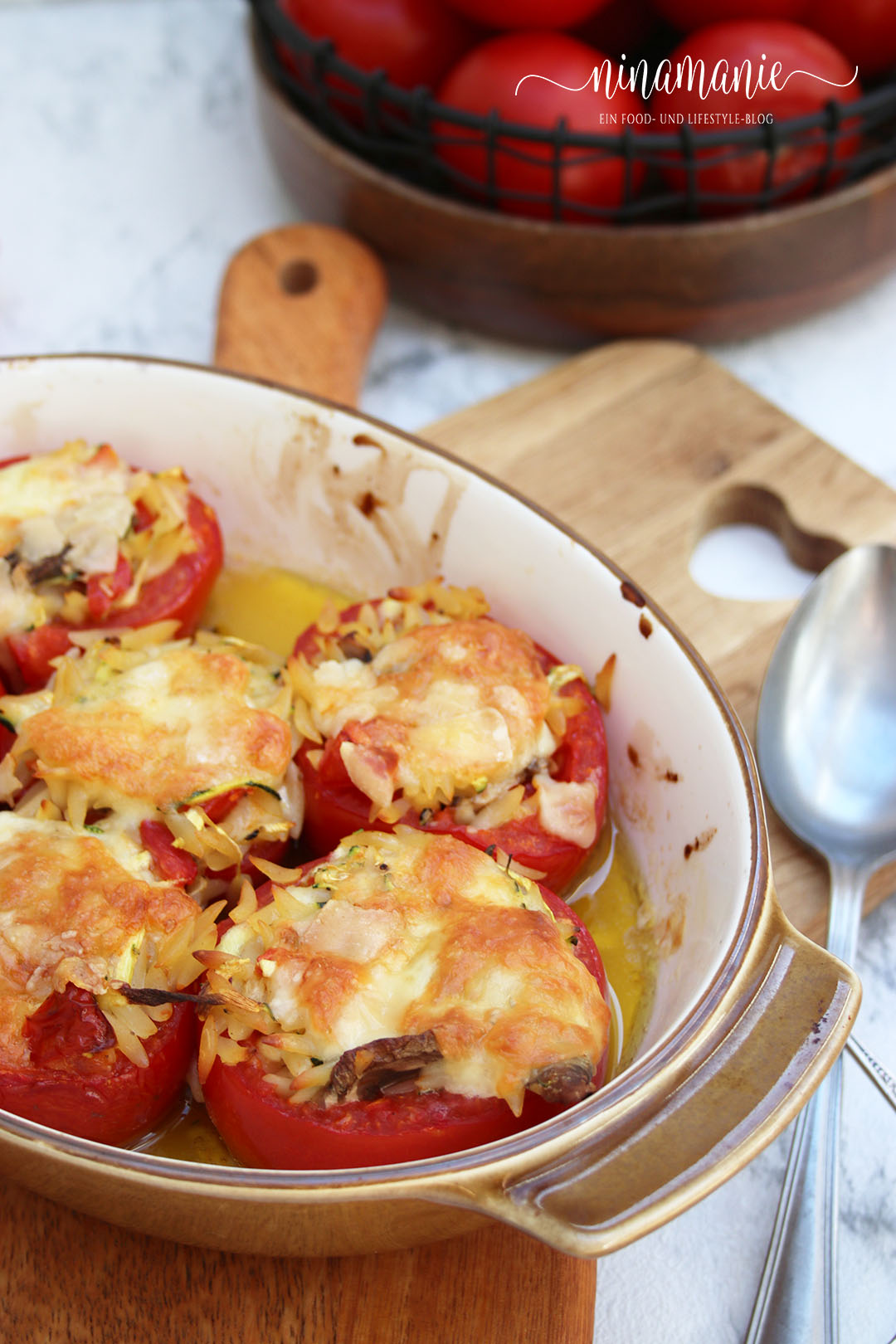 Gefüllte Tomaten mit Kritharaki-Nudeln - Ninamanie
