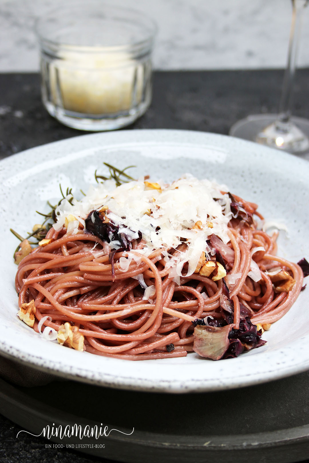 Rotwein-Spaghetti mit Radicchio und viel Parmesan