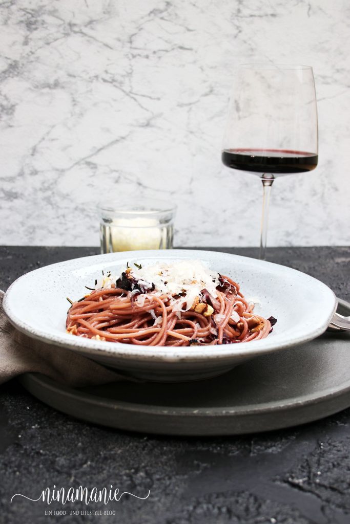 Rotwein-Spaghetti mit Radicchio und viel Parmesan