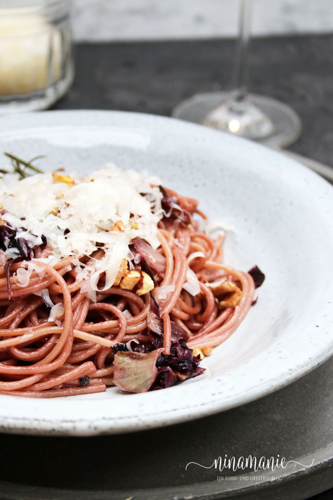 Rotwein-Spaghetti mit Radicchio und viel Parmesan
