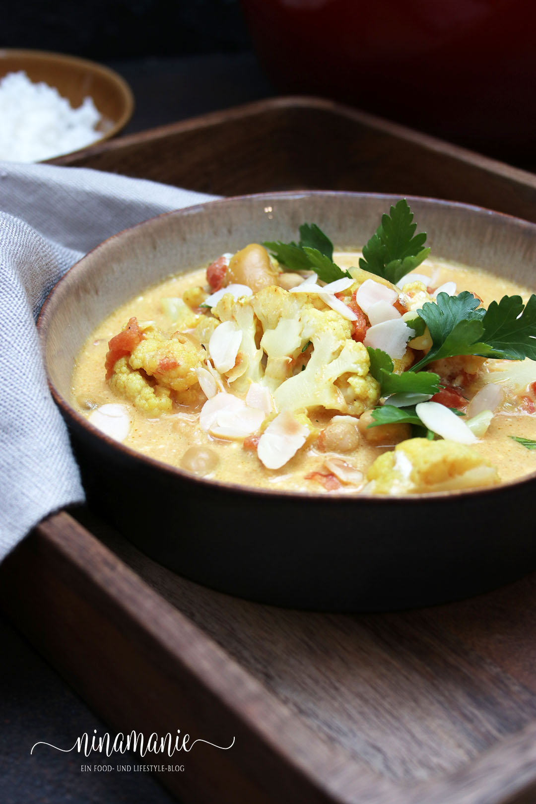 Blumenkohl-Korma mit weißen Bohnen und Kichererbsen