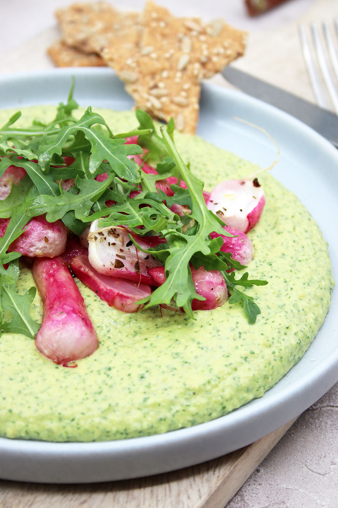 Rucola-Hummus und Röst-Radieschen