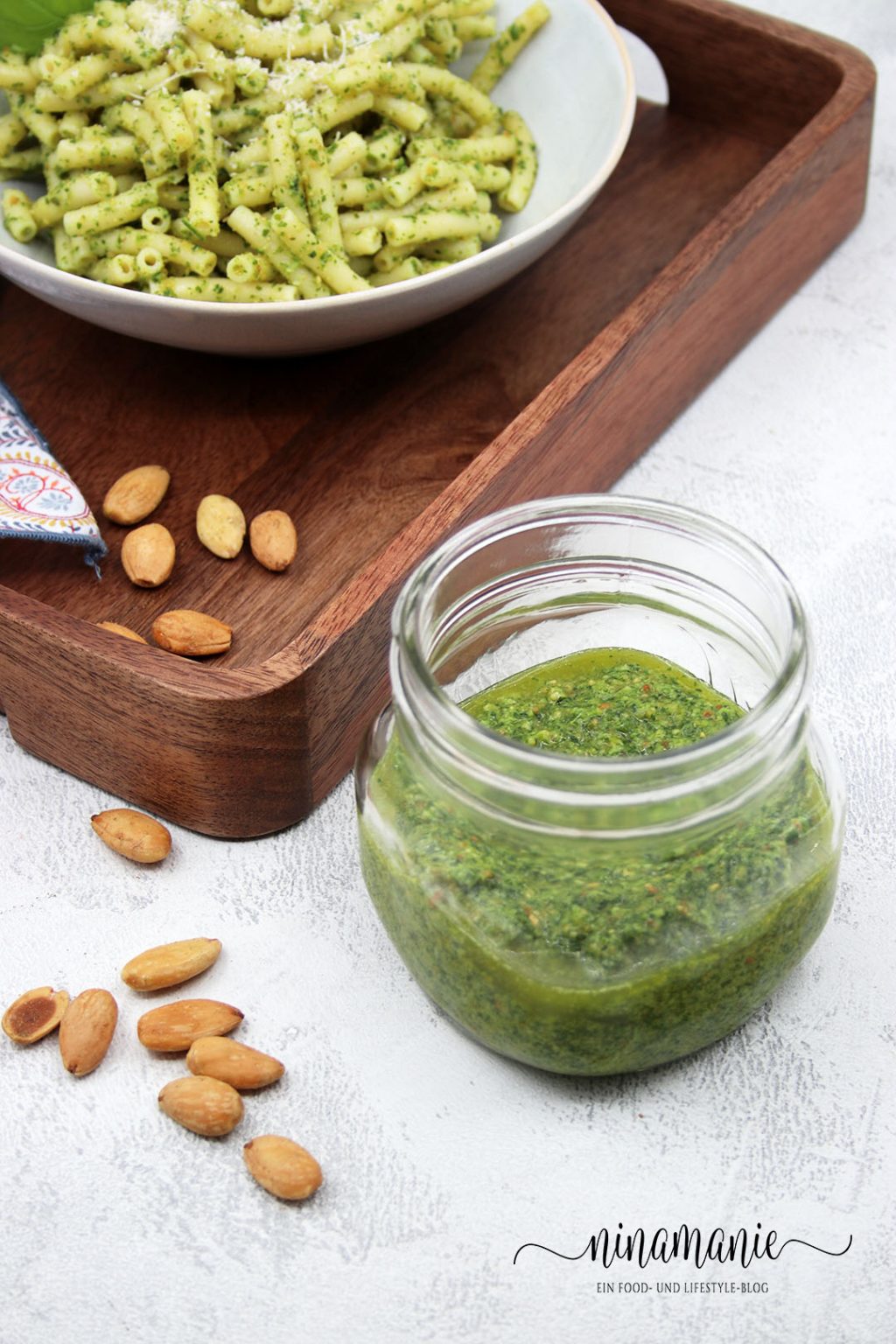 Kräuter-Pesto - frisch, lecker, schnell gemacht - Ninamanie
