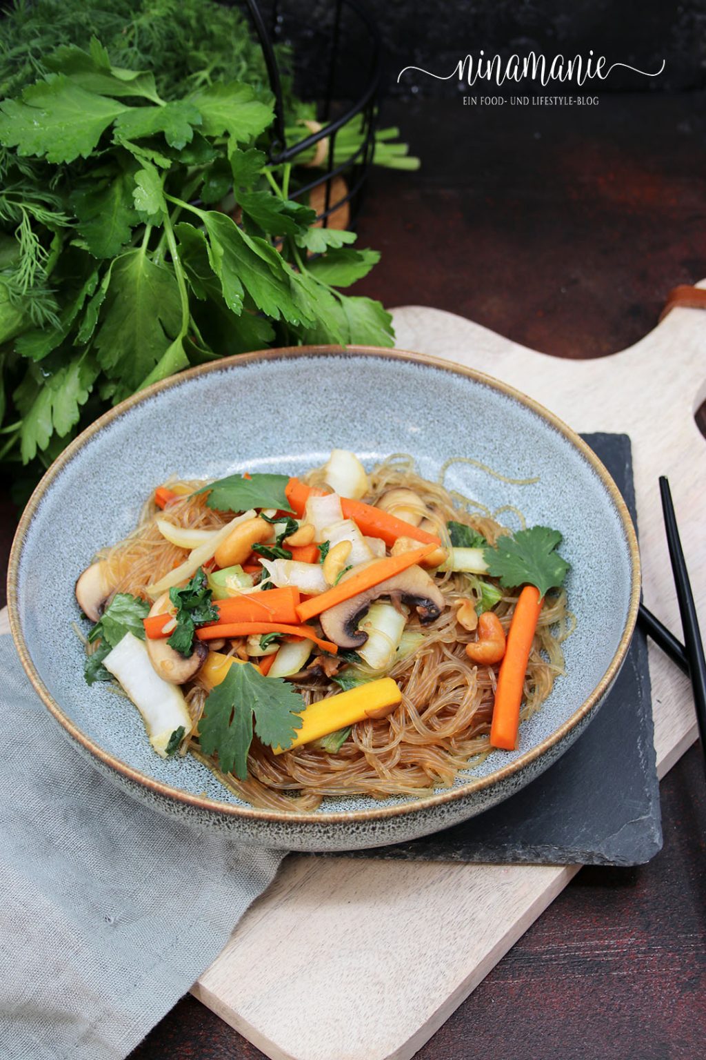 Glasnudelpfanne - mit viel Gemüse und vegan - Ninamanie Glasnudelpfanne - mit viel Gemüse und vegan - Ninamanie