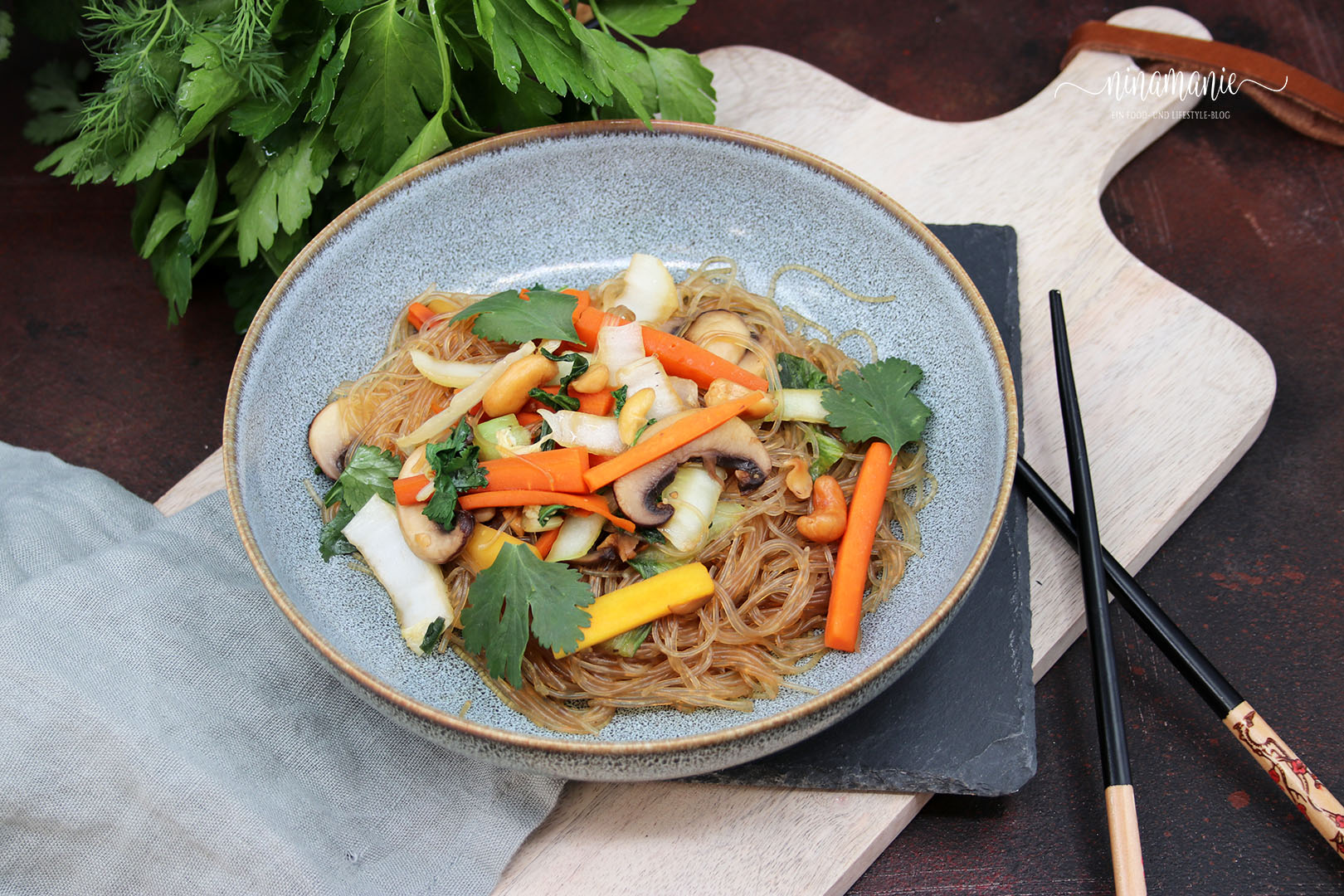 Glasnudelpfanne - mit viel Gemüse und vegan - Ninamanie Glasnudelpfanne - mit viel Gemüse und vegan - Ninamanie