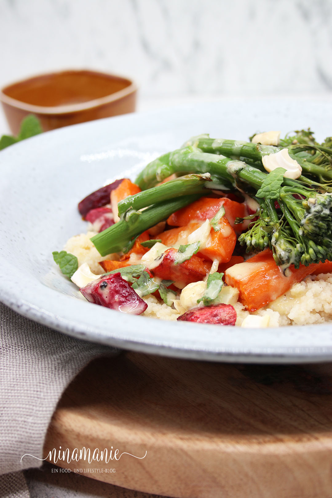 Stangenbrokkoli, Rote Bete und Süßkartoffeln aus dem Ofen zu Couscous ...