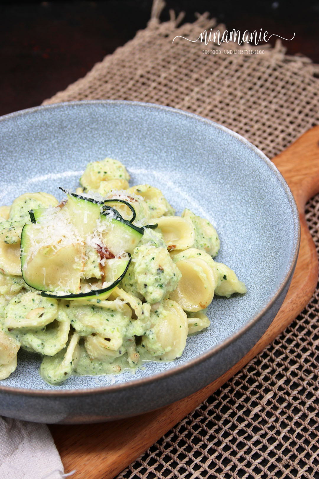 Pasta mit Zucchini-Pesto