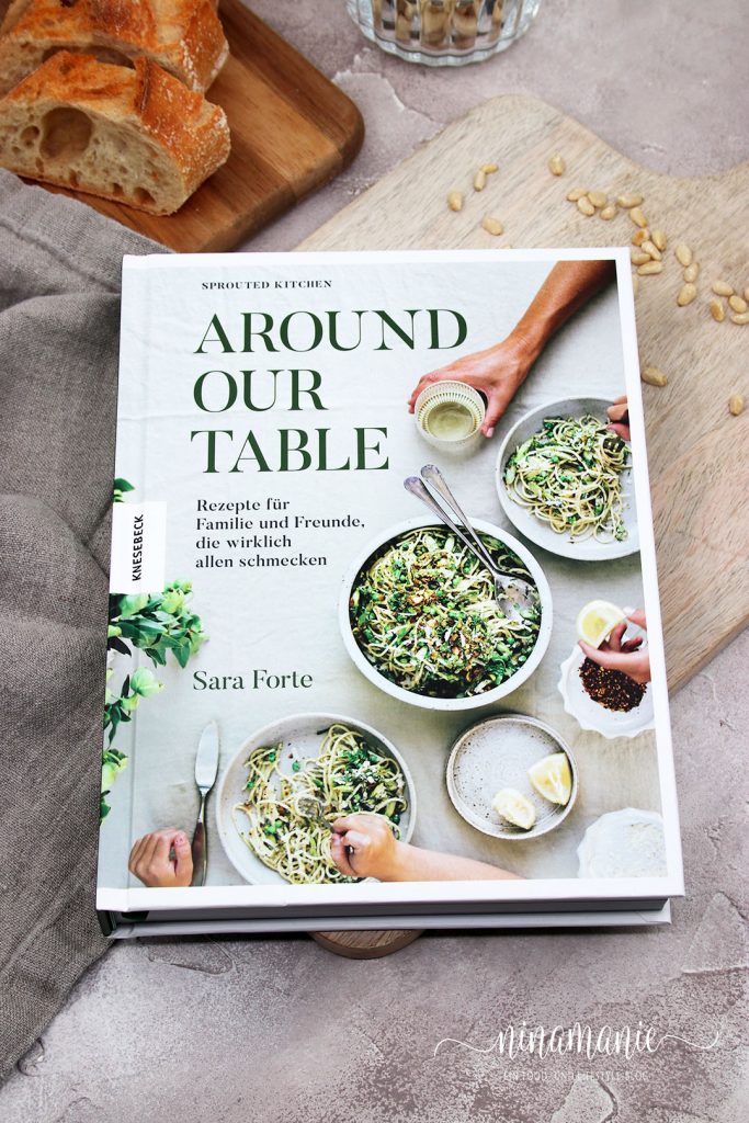 Buchcover "Around our Table"