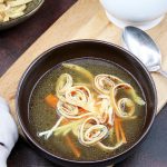 Frittatensuppe aka Pfannkuchensuppe mit selbstgemachter Rinderbrühe