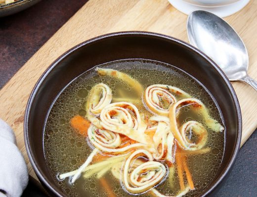 Frittatensuppe aka Pfannkuchensuppe mit selbstgemachter Rinderbrühe