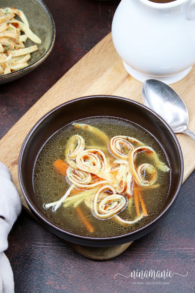 Frittatensuppe aka Pfannkuchensuppe mit selbstgemachter Rinderbrühe