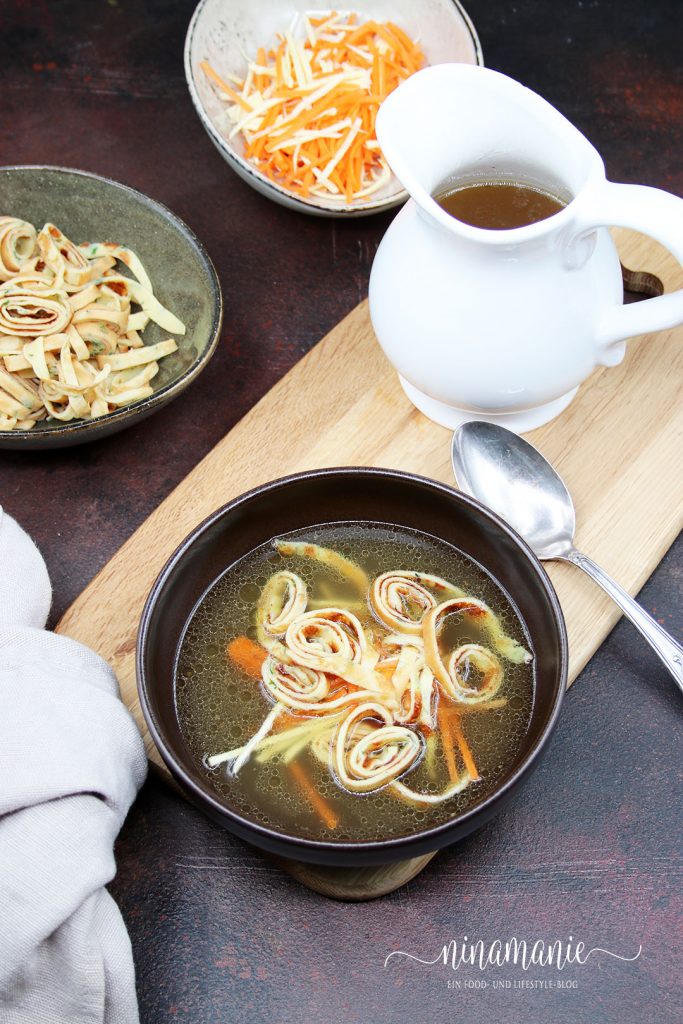 Frittatensuppe aka Pfannkuchensuppe mit selbstgemachter Rinderbrühe