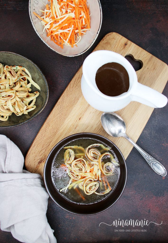 Frittatensuppe aka Pfannkuchensuppe mit selbstgemachter Rinderbrühe