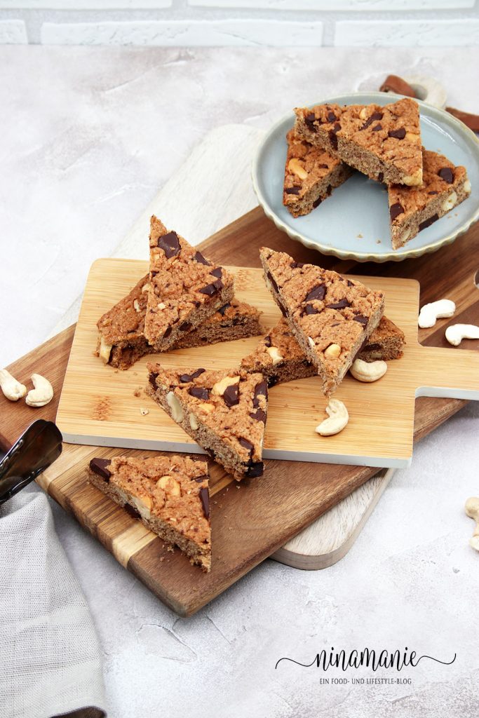 Schokoladen-Pekan-Blondies mit Chaigewürzen