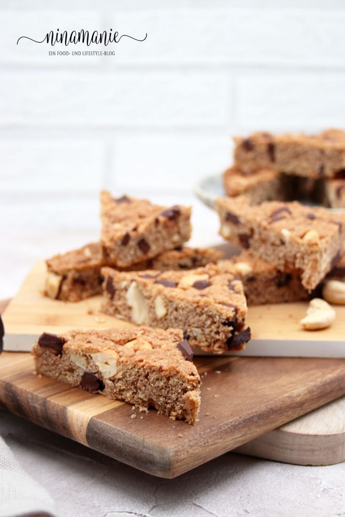 Schokoladen-Pekan-Blondies mit Chaigewürzen