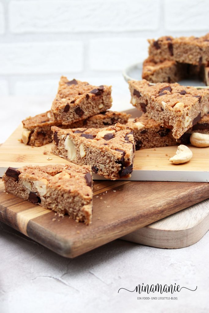 Schokoladen-Pekan-Blondies mit Chaigewürzen