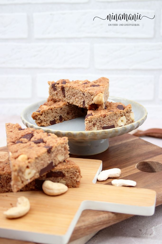 Schokoladen-Pekan-Blondies mit Chaigewürzen