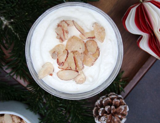 Birnen-Mousse mit gebrannten Mandeln