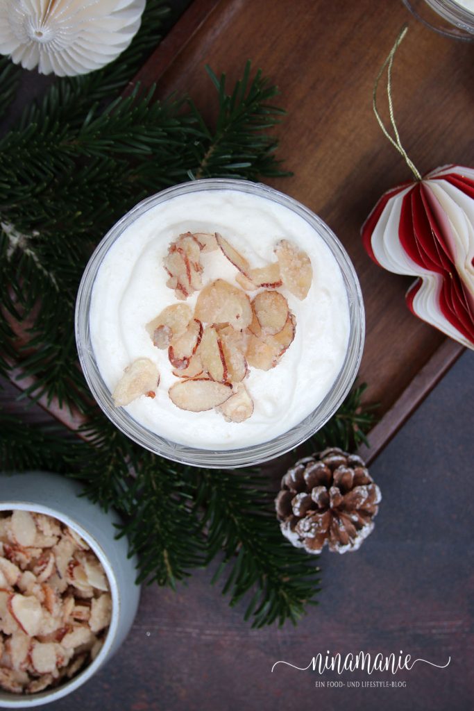 Birnen-Mousse mit gebrannten Mandeln