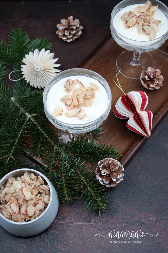 Birnen-Mousse mit gebrannten Mandeln