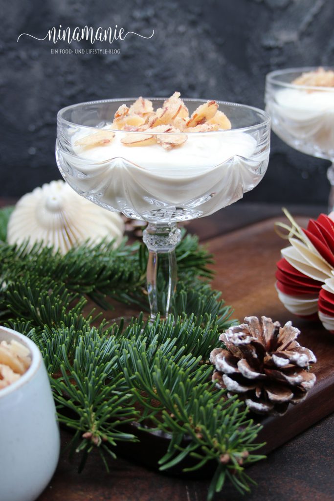 Birnen-Mousse mit gebrannten Mandeln